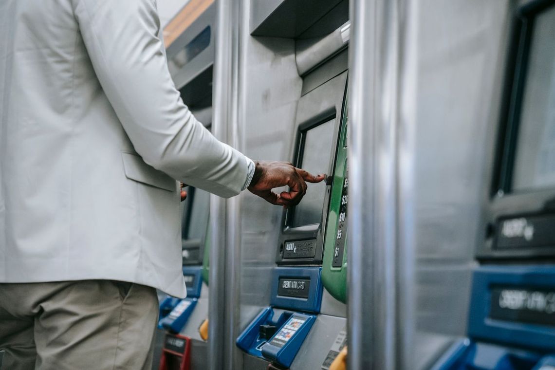 Contactless ATMs: Locations, tap to pay, and how to use them